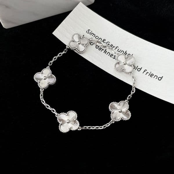 vanly cleeffly Five-Flower Carved Bracelet Sweet and Versatile Womens 18K Gold Laser CNC Light Luxury Style Jewelry