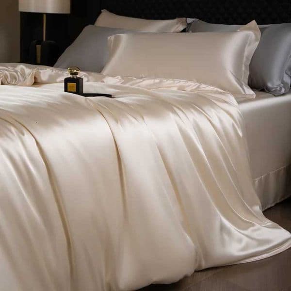 Luxury Mulberry Silk Duvet Cover Set High End Satin Solid Color Quilt Cover and cases Soft Silky King Size Comforter Cover L260515