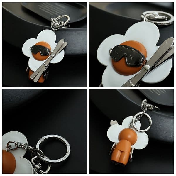 Premium Vivi enne Bag Charm Keychain Designer Luxury Genuine Leather Keychain Handbag Charm Fashionable Key Holder Bag Charm High Quality Stainless Steel Hardware