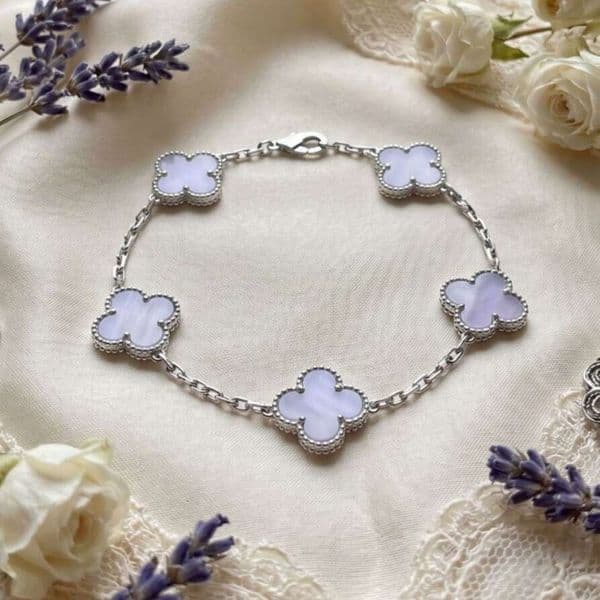 CNC laser-engraved four-leaf clover bracelet, light luxury niche, sweet and versatile, high-end feel, purple mother-of-pearl couple's bracelet for women