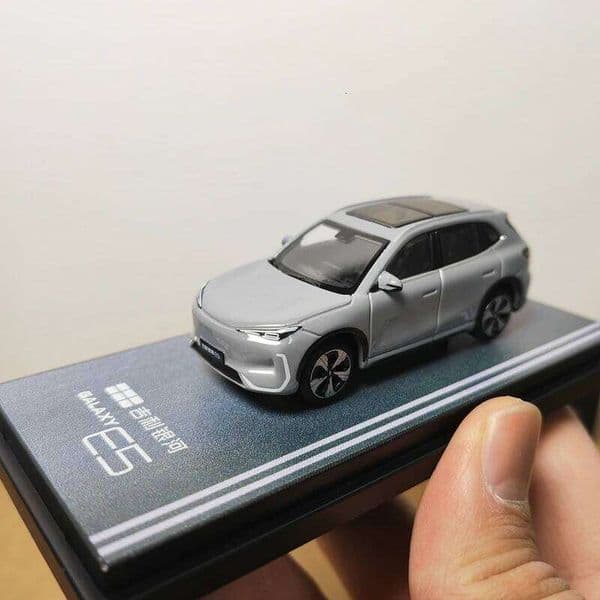 Bburago 1:64 Geely E5 EX5 SUV Alloy Diecasts Metal Miniature Scale New Energy Vehicles Car Model Simulation Kids Gifts W260515