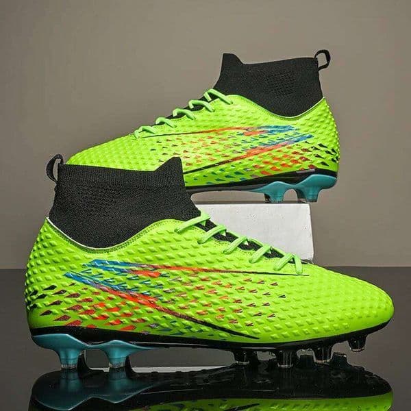 A pair of children's four-season leather boots with long studs, wear-resistant football shoes, sizes 35-45WX-711X 26L0515