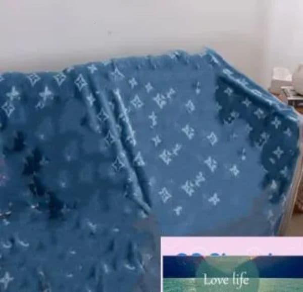 room Luxury Designer Decor Luxury Outdoor Blankets Home Textiles Velvet Anti-Pilling Wearable Bed Sheet Sofa Throw Driving Warm Blanket Cora 12
