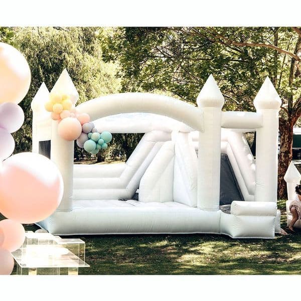 Wholesale 15ft giant White PVC jumper Inflatable Wedding Bounce Castle With slide Jumping Bed Bouncy castles bouncer House with blower For Fun 5656632