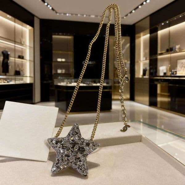 Small fragrant openable five-pointed star hollow design, full of diamonds, long necklace, light luxury, direct from the manufacturer