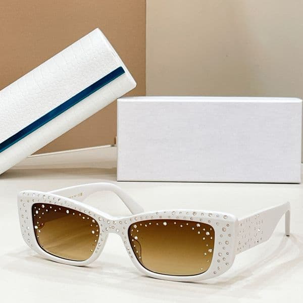 Sunglasses For Men Women Fashion 5020 Summer Designer Stylish High Street Hip Hop Style Anti-Ultraviolet UV400 Diamond Embellishment Frame Glasses Random Box