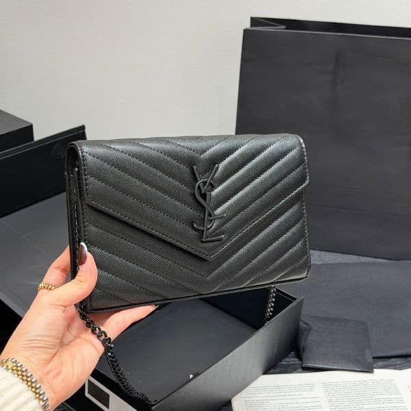 Envelope Bag Designer Luxury Bag Caviar Envelope Bag Fashionable Understated and Elegant Handbag Shoulder Bag with Metal Chain Handbag 01