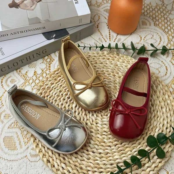 2025 SpringAutumn Childrens Little Leather Shoes for Girls Korean Girls Soft Sole Bow Anti Slip Fashion Princess Single Shoes C260516