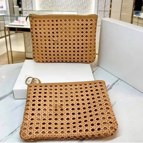 Designer Women Lady Rattan-weaved Bag with Zipper Bag Classic Cosmetic Beauty Pouch Makeup Wicker storage bag, portable for travel with VIP Gift Box