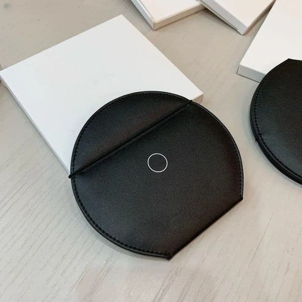 Luxury Designer Decor Luxury Designer Decor Black Gift Set Round Classic Logo room Printed Folding Mirror Women's Portable Leather Makeup Tr 4