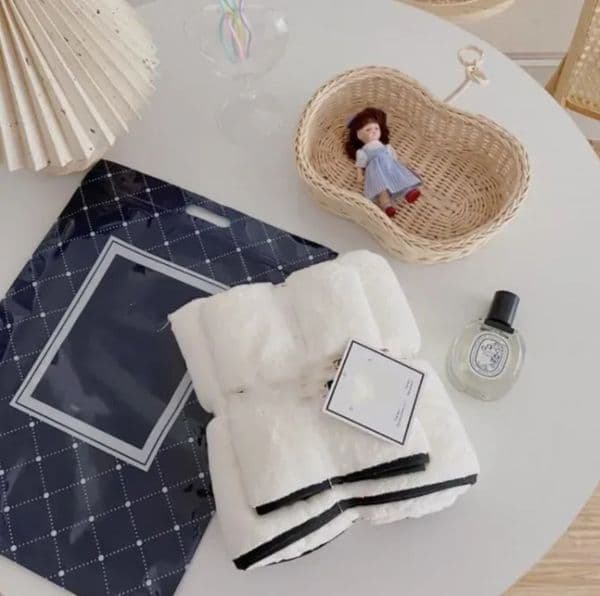 Luxury Designer Decor Bath Luxurys Wash Cloths Designer Wath A Set Coral Velvet Unisex room Towel Men Womens Face Towels Absorbent Blanket D 4