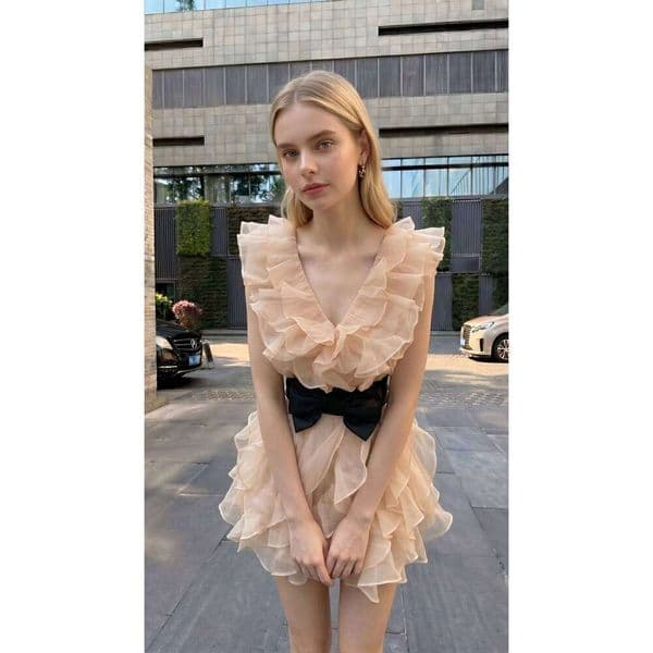 Summer New Fashion V Neck Ruffle Casual Pleated Woven Knee Length Sexy Elegant Women's Dress Makoufei