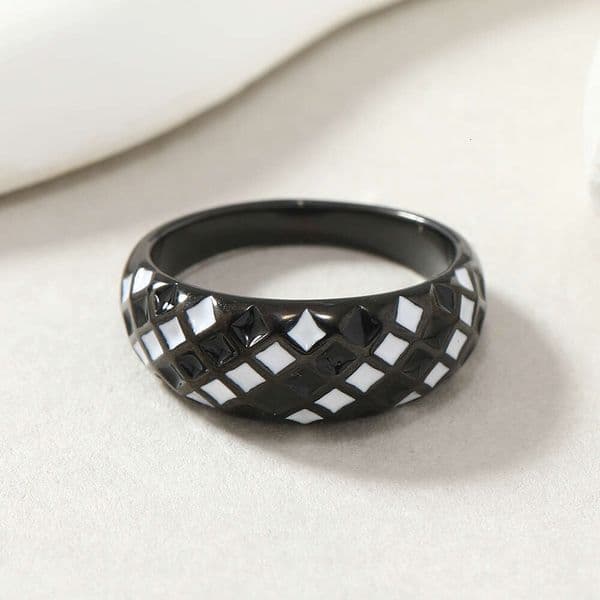 Fashionable unique black white diamond-shaped pattern simple and versatile titanium ring 925 Sterling Silver 14K Gold cast jewelry manufacturer