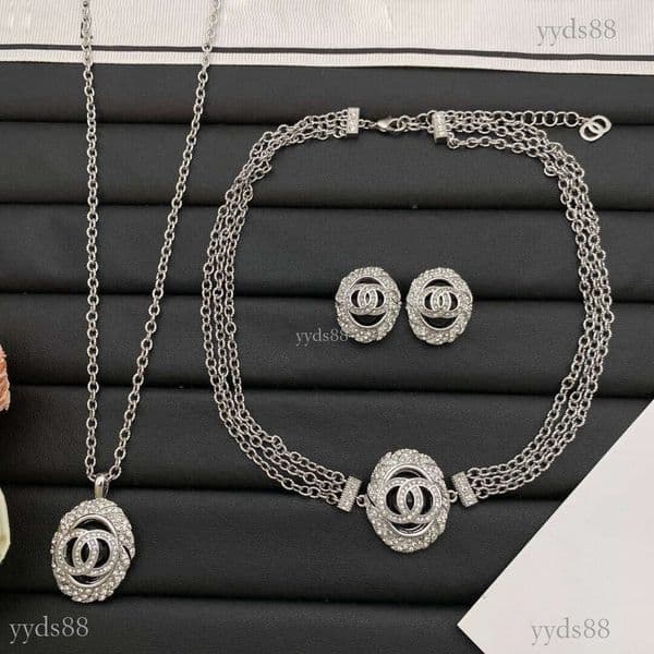 Brand Statement Necklace Chunky Chain Hip Hop Street Style Accessory Xiangjia set, authentic, real shot, oval diamond-encrusted double C necklace for wom