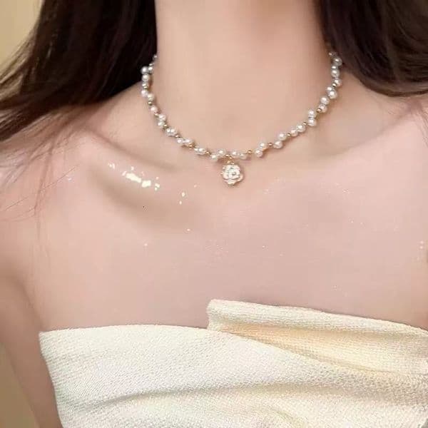 High Quality French Style Pearl Camellia Necklace for Women, Light Luxury Niche Design, High-End Fashionable Temperament Versatile Choker Collarbone Chain
