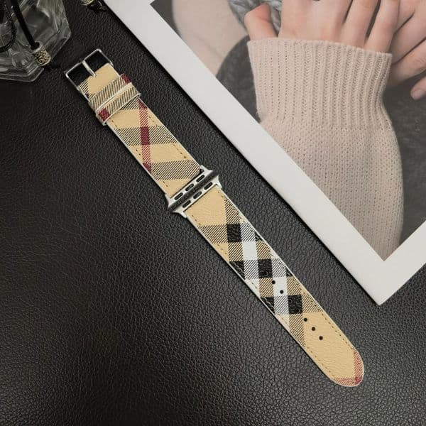 2026 Luxury Top Designer Embossed Strap Apple Watch Fashion Apple Watch Strap 38 40 41 42 44 45 Leather Replacement Strap Strap Iwatch 8 7 6 5 4 SE Strap Designer AAA