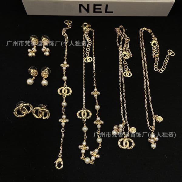 channels earrings designer style pearl small bead necklace earrings bracelet set women suitable daily wear exquisite high-end feel cc earrings