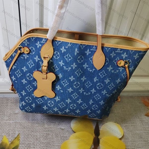 2025 Large Tote Dog Bag For Puppy Cat Handbags Tote Bag Dog Supplies Dog Carrier Designer Beach Bag Pet Travel Handbag Casual C18