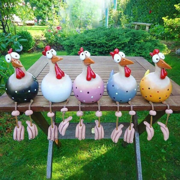 Resin Big-Eyed Chicken Statue - Whimsical Garden Decor Yard Sculpture Ornament L260518