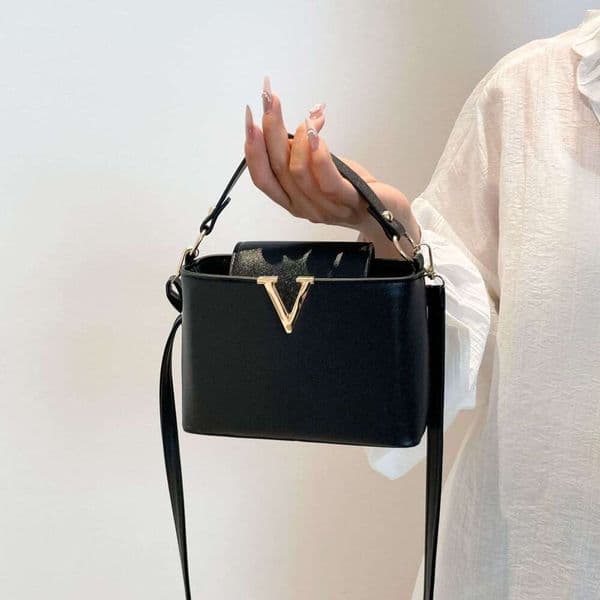 Light Luxury Women New V-shaped Fashionable Elegant Bucket Bag Large Capacity for Work Commute Handheld Shoulder Crossbody