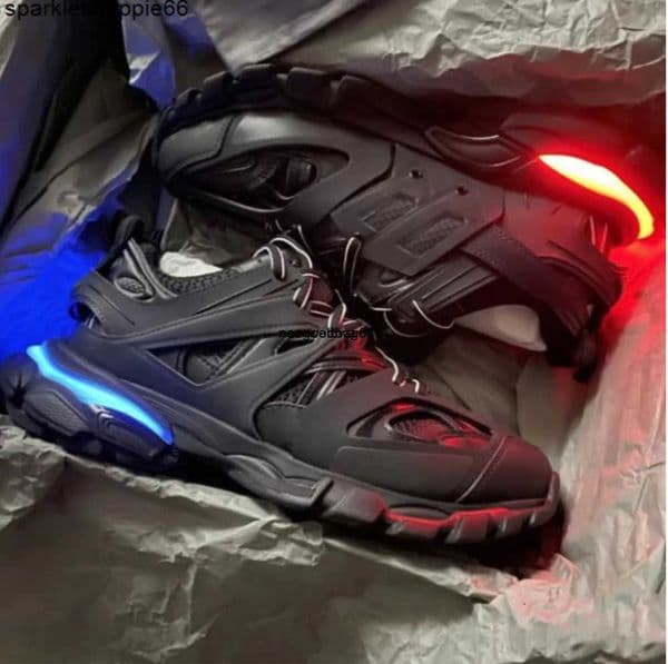 2025 Traccia LED Sneaker Shoes Track 3 30 Scarpe firmate uomini Donne Tripli Allenatori in pelle nera Black Sport Sports Jogging Walking P