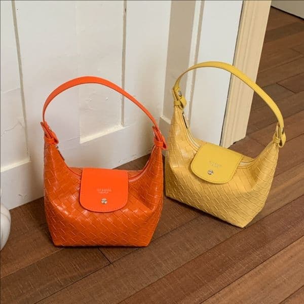 woven popular hand-held crescent 2026 new model, personalized design shoulder bag, trendy versatile crossbody bag
