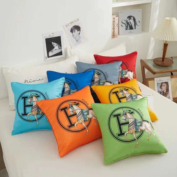 Luxury Designer Modern Style Satin Cover Horse Embroidered Letter H Case 45X45cm Bedside Office Sofa Waist Home Decor art Cushion Case Free Shipping 021