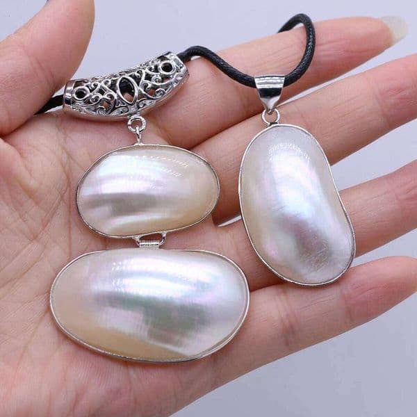 1pc Natural Shell for Women Irregular Egg Wrap Pendant Necklace 60+5 Cm Leather Cord Chain Charms Jewelry Accessories