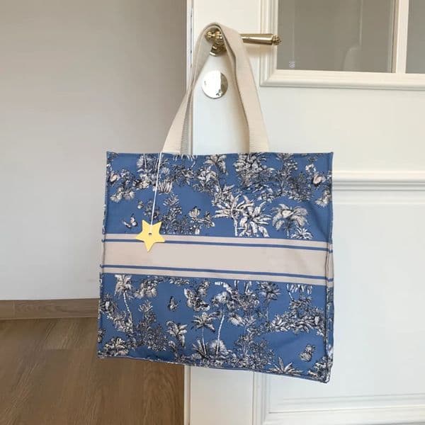Luxury Designer room Decor Designer Storage Bags Canvas Tote Butterfly Printed Letters Beach Bag Casual Handbag For Travelling Shopping Gym 020