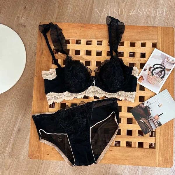 Sexy Anime Minimizer Bra Large Bust Rabbit Ear Cup French Lace Bralette Ultra Thin Retro Wirefr Support Comfort Set S-XL Tushy Z260519