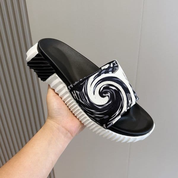 Luxury Men Dress Shoes Designe Genuine Leather Men Slippers New Faionable Men's Sandals Casual Breathable Leather Slip-On Beach Thi Bot Clog oes Comfortable Flat Heel