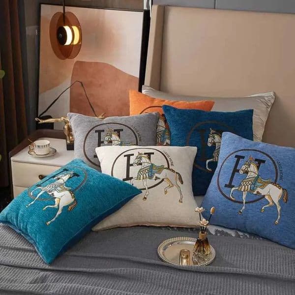 Luxury Designer art The 4545 Cm Hand-Embroidered Horse Pattern Sofa Case Is Suitable For Home Offices Living Rooms And Car Seat Covers Free Shipping 021