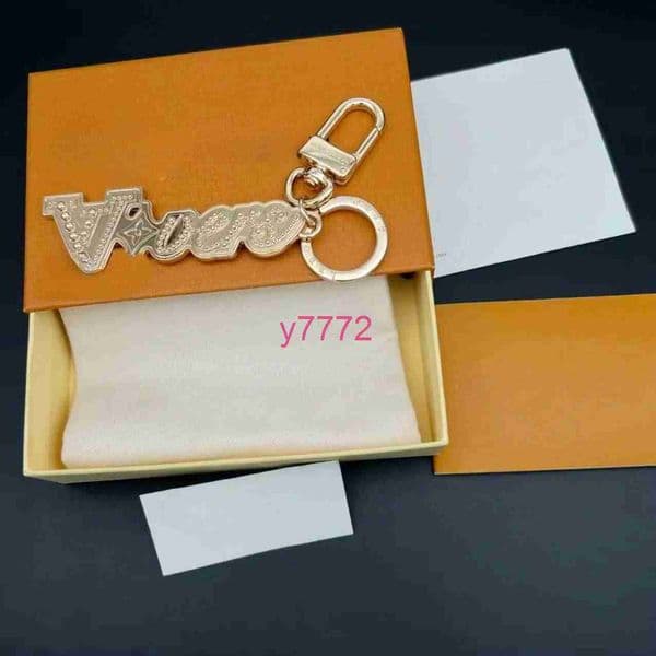 Fashion Key Chain Designer Letter Keychain Handmade Copper Leather Metal Chain Keychains Bag Charm Pendant Accessorie With box