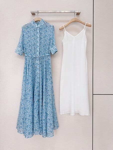 2026 spring and summer women's cotton blue floral dress with stand collar, mid-sleeve, lace-up, fitted waist, large hem, long skirt, and matching camisole