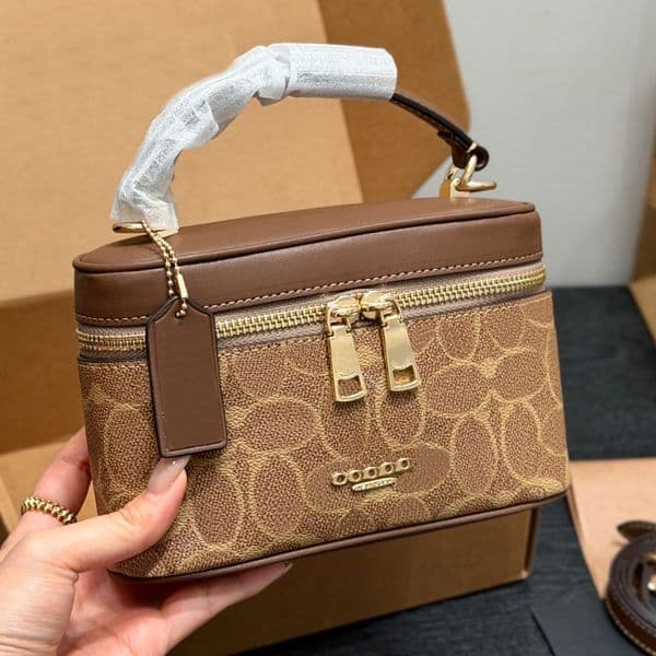 Designer Women Men Cosmetic Bags Fashion Old Flower Leather Toiletry Bags Luxury Woman Pouch Makeup Bag Travel Toiletries Cosmetic Cases