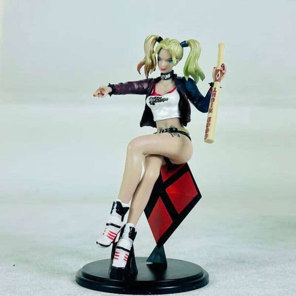11cm Anime Character Harley Quinn Sitting Position Pvc Action Figures Desktop Ornament Model Toy Collectible Periphery Fun Gifts 26L0519