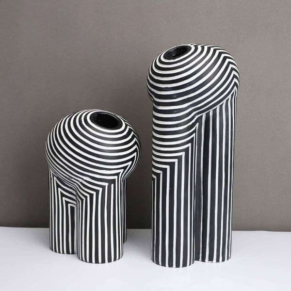 Creative Resin Vase Black and White Striped Flowerware Abstract Geometry Crafts Home Furnishing Decoration Terrarium Vases Pots 26W0519