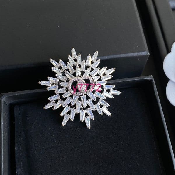 Designer Brooches Women Men Starfish inlay Crystal Pearl Brooches Gold Plated Metal High Quality Jewelry Brooch Pin Gift Accessorie With box