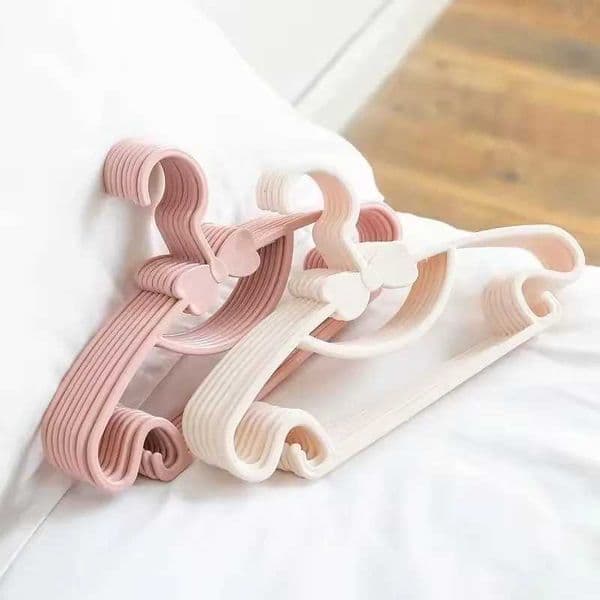 5/10/20pcs Baby Clothes Racks Portable Plastic Towel Display Scarfs Hangers Windproof Children Coats Hanger Clothing Organizer C260520