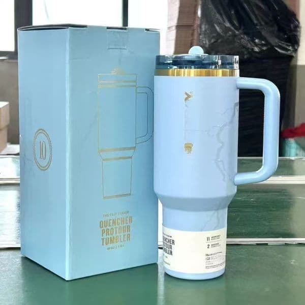 Large capacity 40 ounce stainless steel football handheld straw water cup 2026 World Cup Car Cup 304 insulated cold cup Z260527
