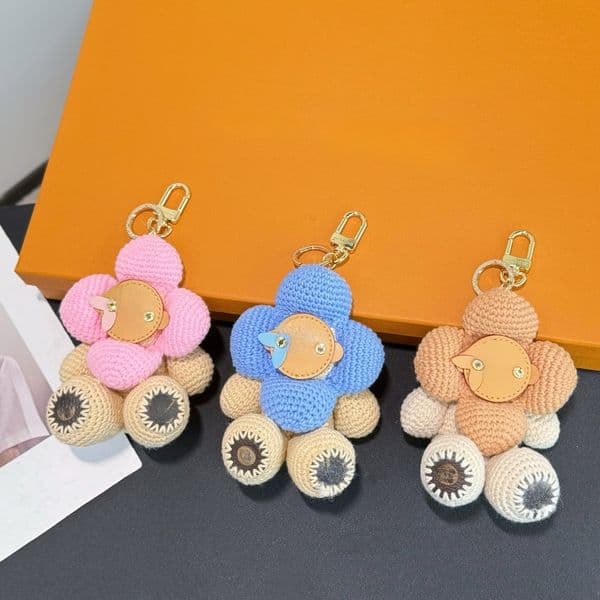 Fashion Designer Keychain Ladies Keychain Classic Exquisite Keychain High Quality leather Multicolor Luxury logo keychain wallet Keychain Christmas thumbnail 2
