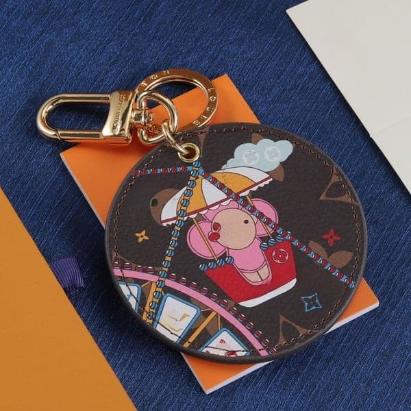 Designer Bag Charms Luxury Trend Brand Pendant Clover Backpack Charm Car Key Ring Retro Accessory Christmas Gift