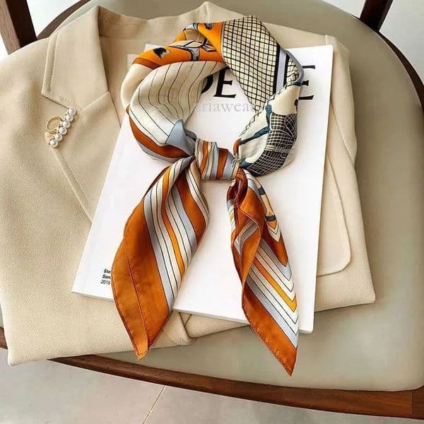 New Four Seasons The Horse Print Silk Square h Scarf 70x70cm Fashionable Four Seasons Headband Luxury Sunscreen Shawl Bandannas Z250916 a52