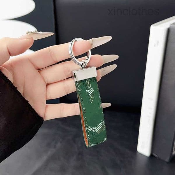 GY High Quality Leather Keychain Classic Exquisite Luxury Designer Car Keyring Zinc Alloy Embossed inside Letter Unisex Lanyard Silver Metal Small Jewelry AAA