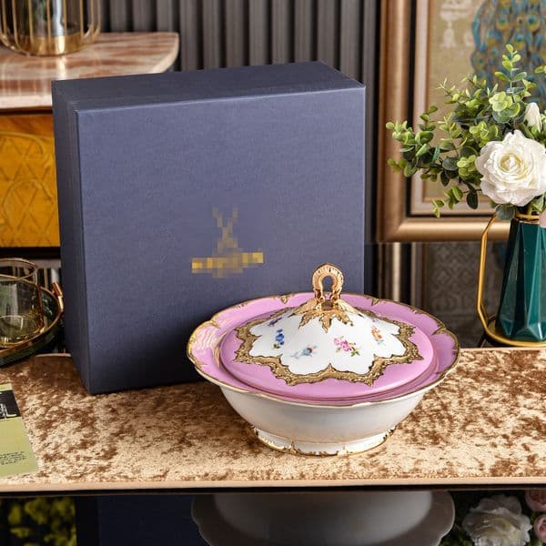 Elegant Royal European Ceramic Soup Pot: Perfect for Serving Warm Soups and Stews, Combining Timeless Design with Exceptional Functionality for Your Kitchen