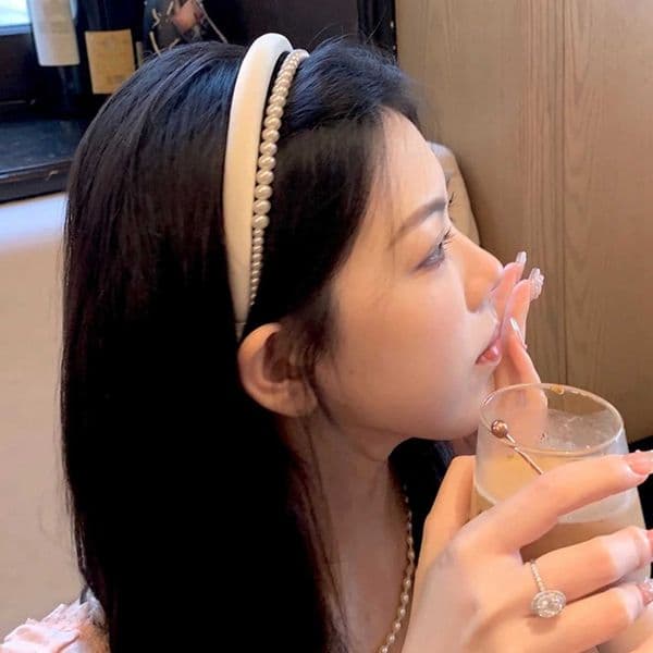 1Pc Pearl Headband for Women Elegant Gentle Style for Autumn Winter Versatile for Outdoor Wear Luxe Vibe Volumizing Hair Effe L260521