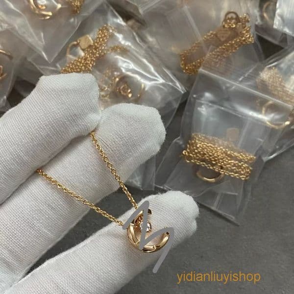Designer Jewelry channels necklace Coco Smooth Quilted Diamond Center Necklace Exquisite Carving Choker White Gold Rose Collarbone Chain cc necklace