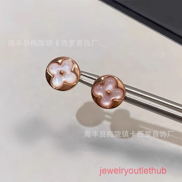 Designer Earrings lvs lvness Classic vintage diamond-shaped pointed flower and round flower rose-colored white and pink shell asymmetric earrings