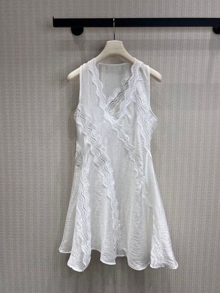 2026 summer new French white lace resort style seaside deep V-neck two-piece camisole dress