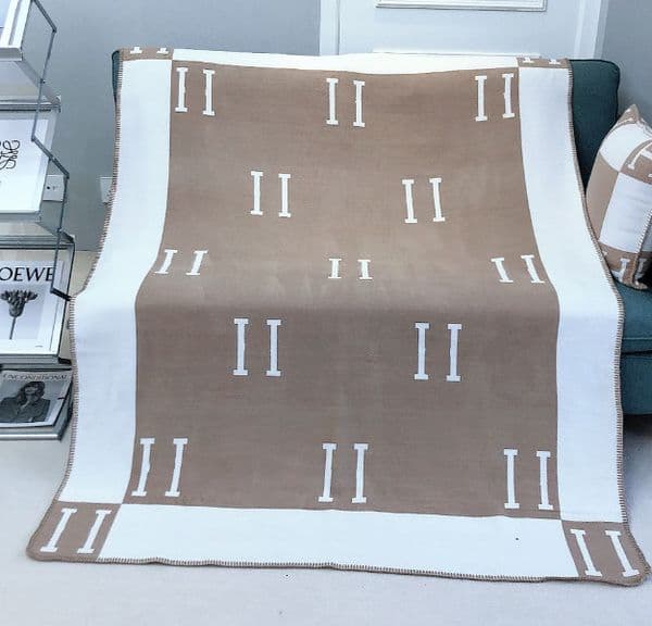 Airplane H Cashmere Wool Blanket Sofa Single Letter Home Textiles Office Nap Air Conditioning Cover Blankets Y260525